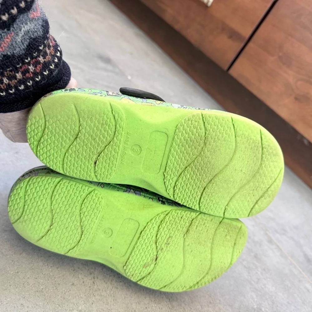 Minecraft Clogs Kids Size 3 Green Good Condition Character Print Slip On Shoes